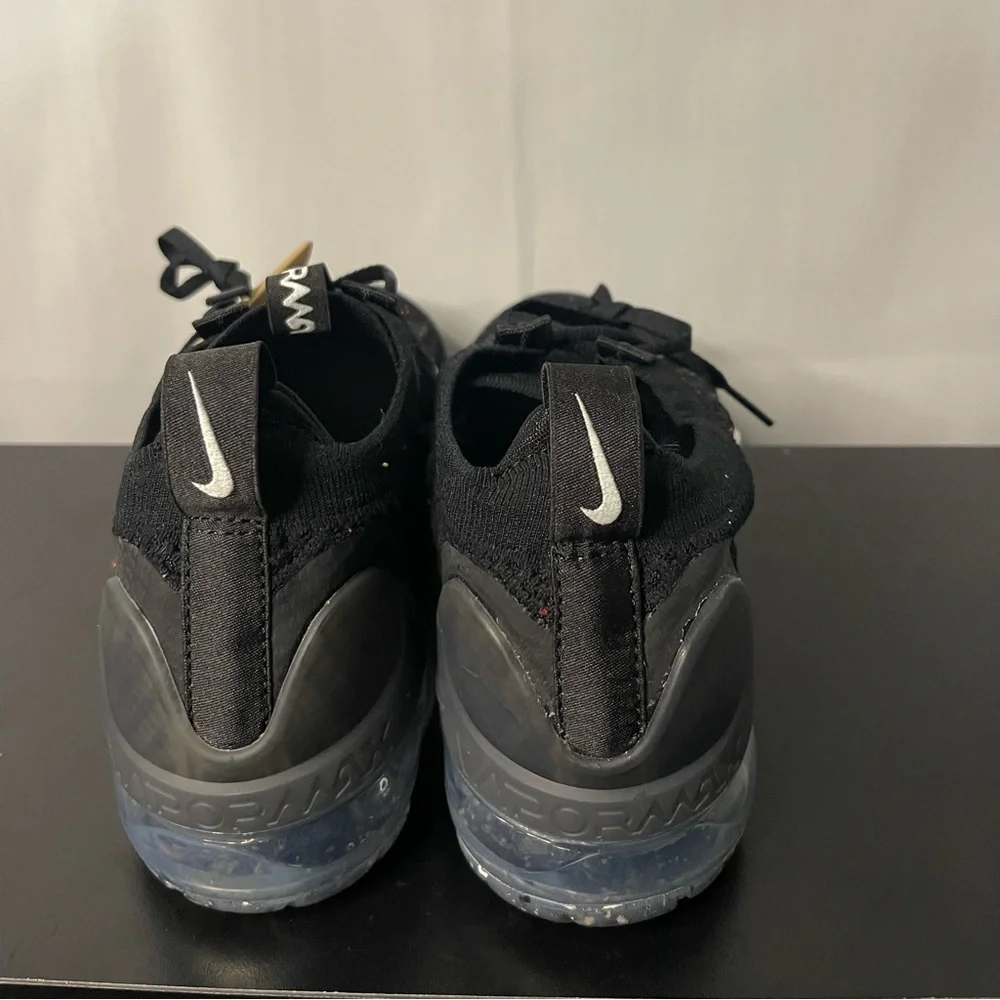 NWT Nike Women's VaporMax 2021 Flyknit Size 7.5 Black/White/Metallic🖤 - Picture 3 of 4